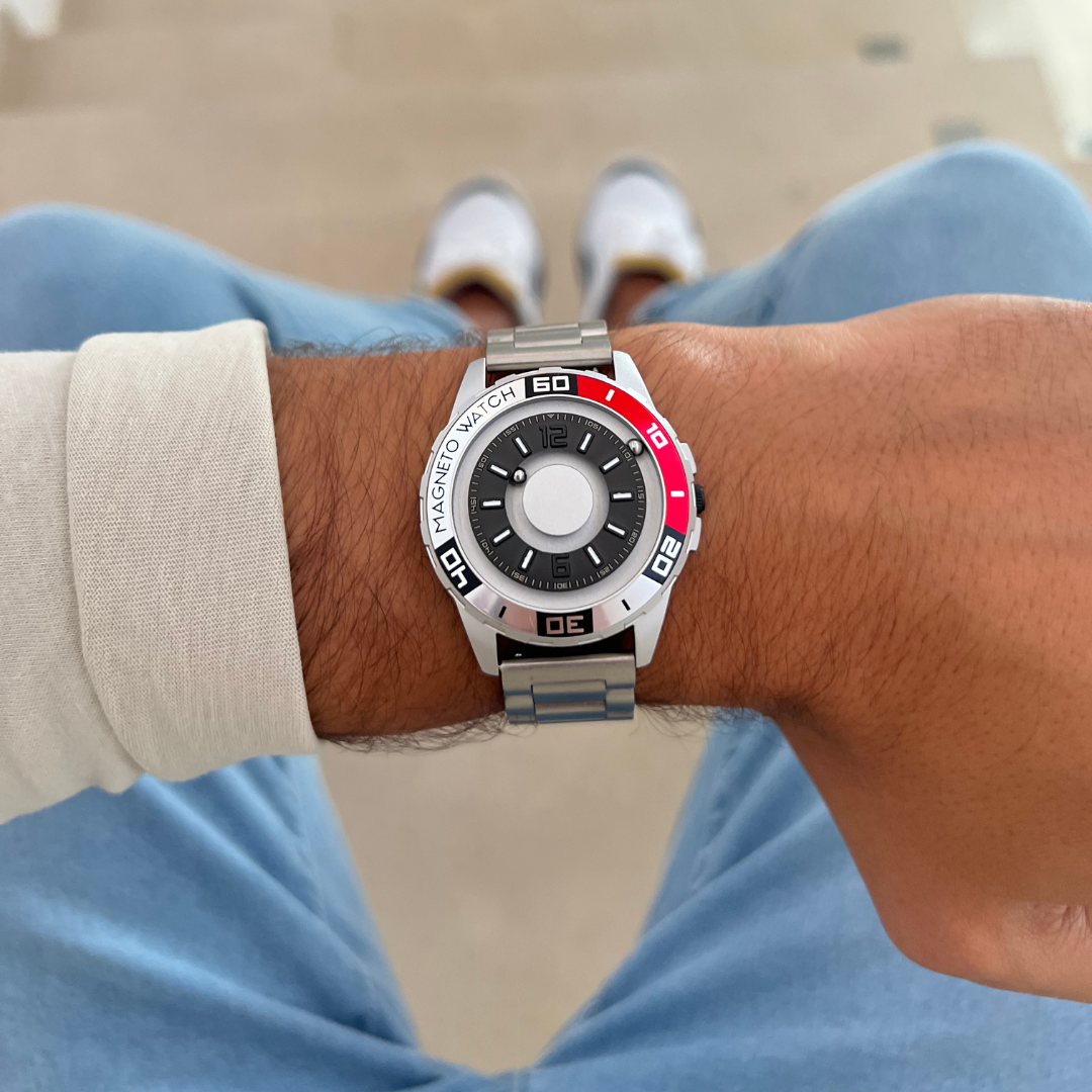 Magneto-Watch-Uranus-Red-Steel-Silver-Lifestyle-2023