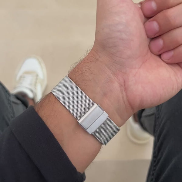 magneto-watch-lifestyle-video-komet-silver-mesh-silver_1x1_