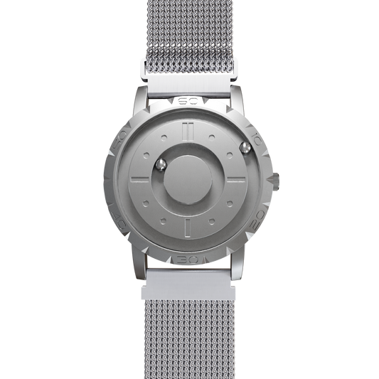https://magneto-watch.ch/cdn/shop/products/Magneto-Watch-Komet-Silver-Maschenarmband-Silber-Front.png?v=1674806747&width=533